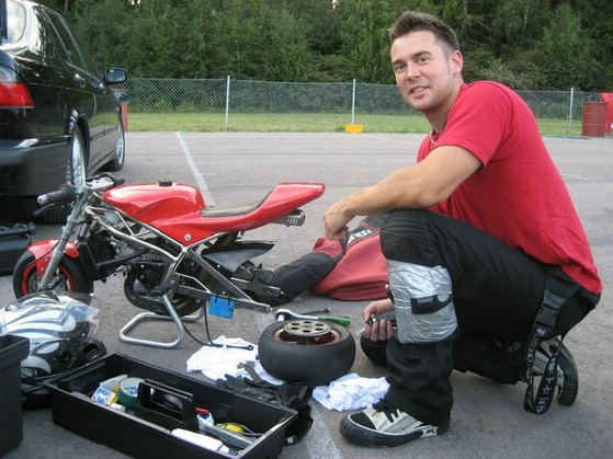 IMG_6848 - Grando meckar med sin minimoto...JPG