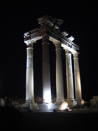 2008-08-30. Temple of Apollo (side, turkey).JPG