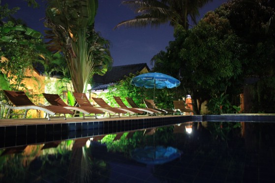 2011-11-10. The Pool (thailand).JPG